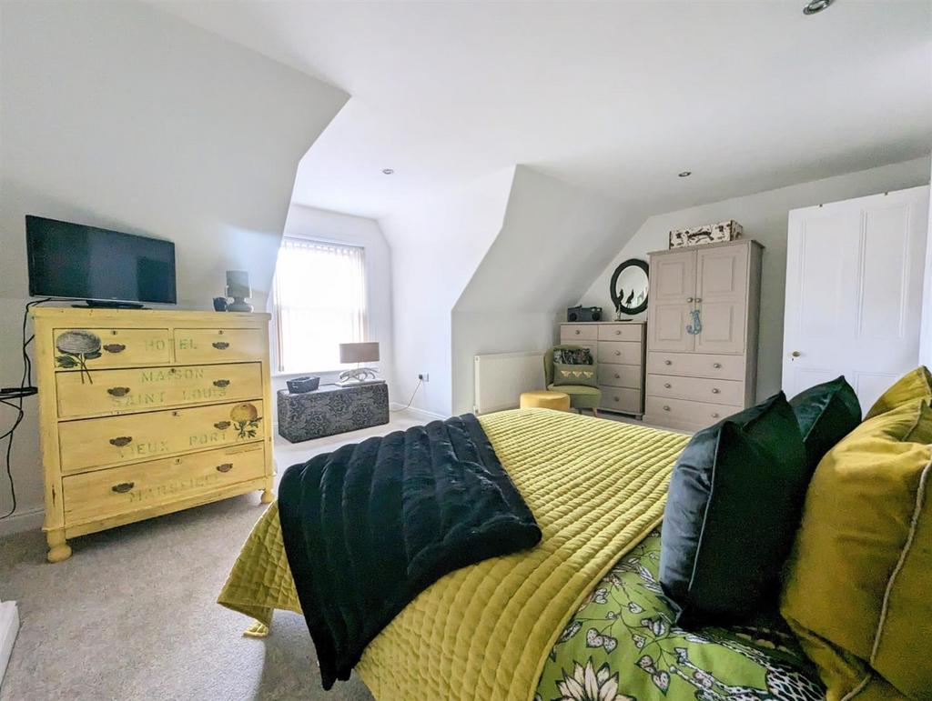 Bedroom 4 (second floor)