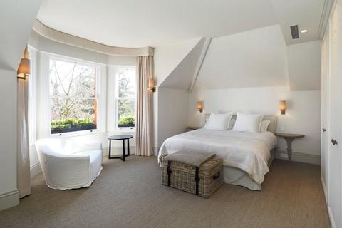 67a Arthur Road, London, SW19 7DN