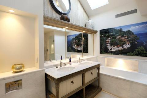 67a Arthur Road, London, SW19 7DN