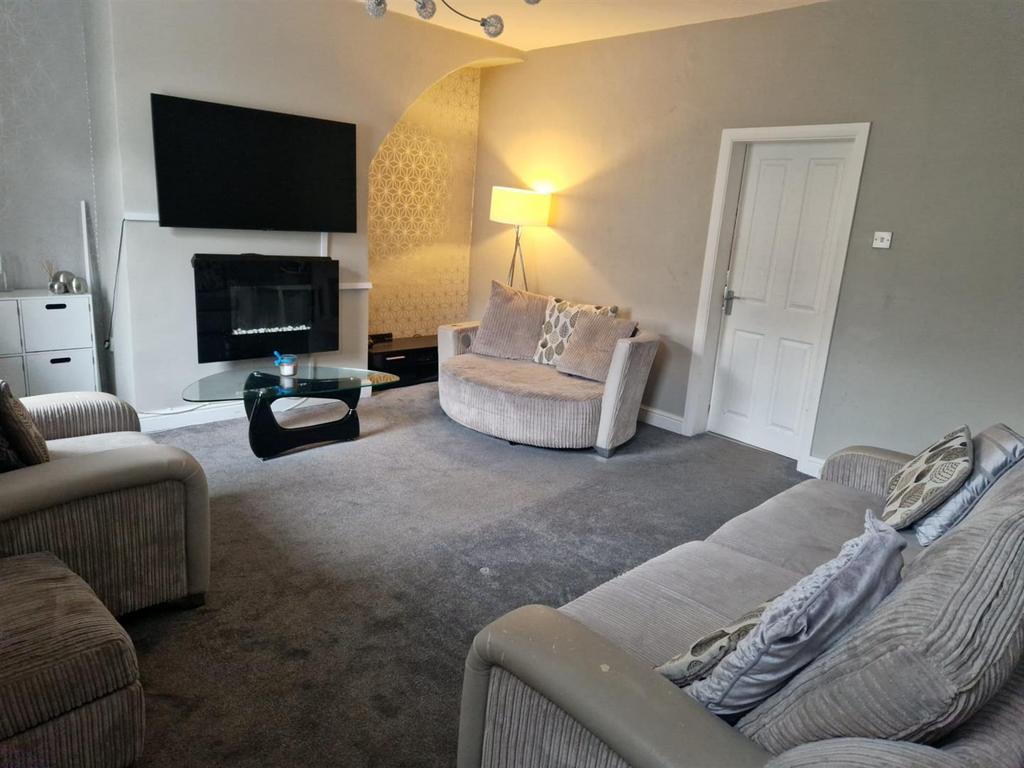 East Parade, Sowerby Bridge 3 bed terraced house for sale £137,500