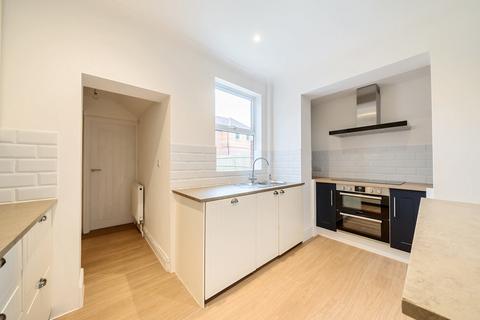 4 bedroom semi-detached house for sale - Addison Road, Sarisbury Green, Southampton, Hampshire, SO31