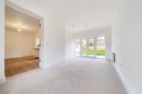 4 bedroom semi-detached house for sale - Addison Road, Sarisbury Green, Southampton, Hampshire, SO31