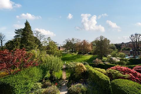 22 Orchards Way, Southampton, SO17 1RD