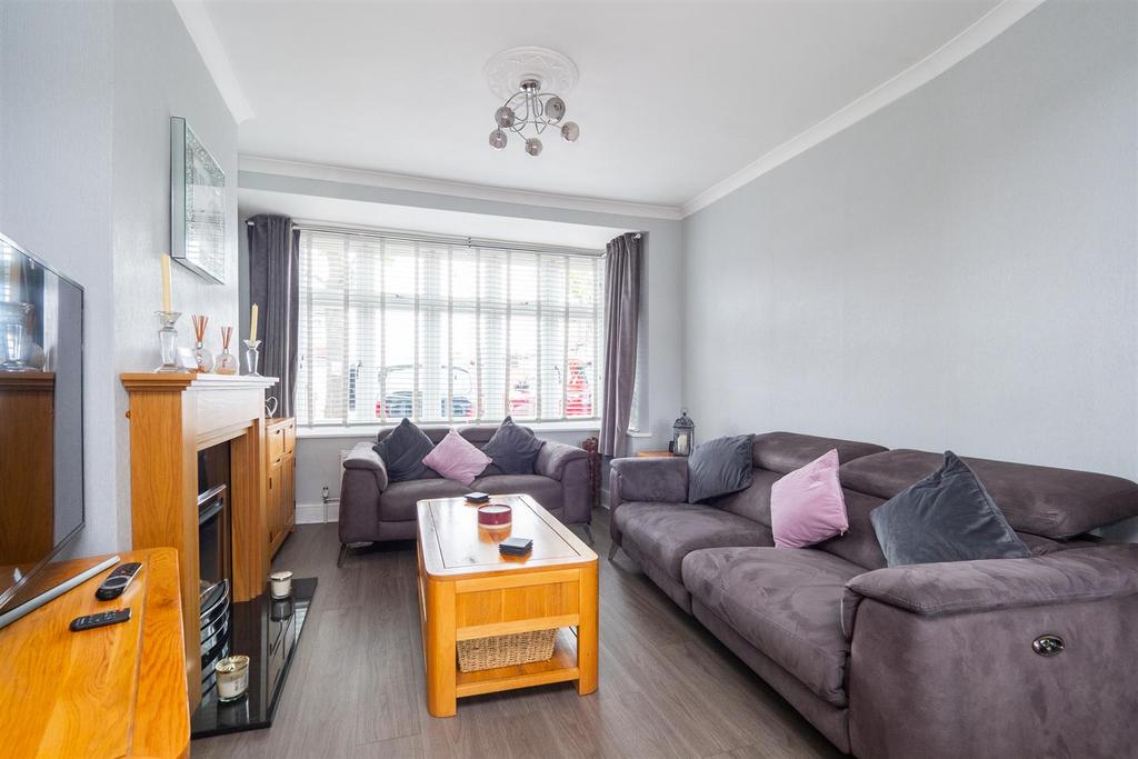 Brocks Drive, Cheam, Sutton 3 bed semidetached house for sale £600,000