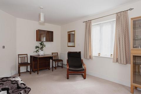 Flat 1, Poplar House, 9 Poplar Close, Epsom, KT17 3LH