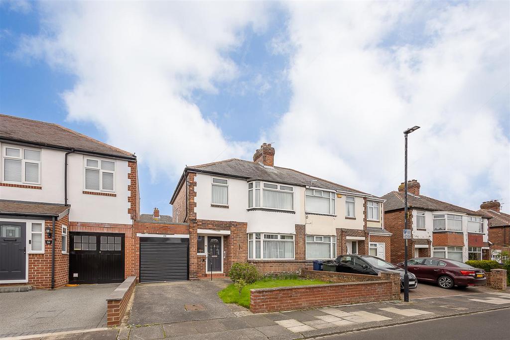 Cloverdale Gardens, High Heaton, Newcastle upon Tyne 3 bed semi