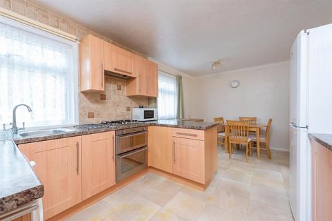 89 Warwick Road, Winklebury, Basingstoke, RG23 8DZ