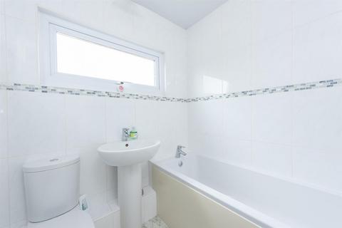 89 Warwick Road, Winklebury, Basingstoke, RG23 8DZ