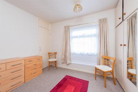 89 Warwick Road, Winklebury, Basingstoke, RG23 8DZ