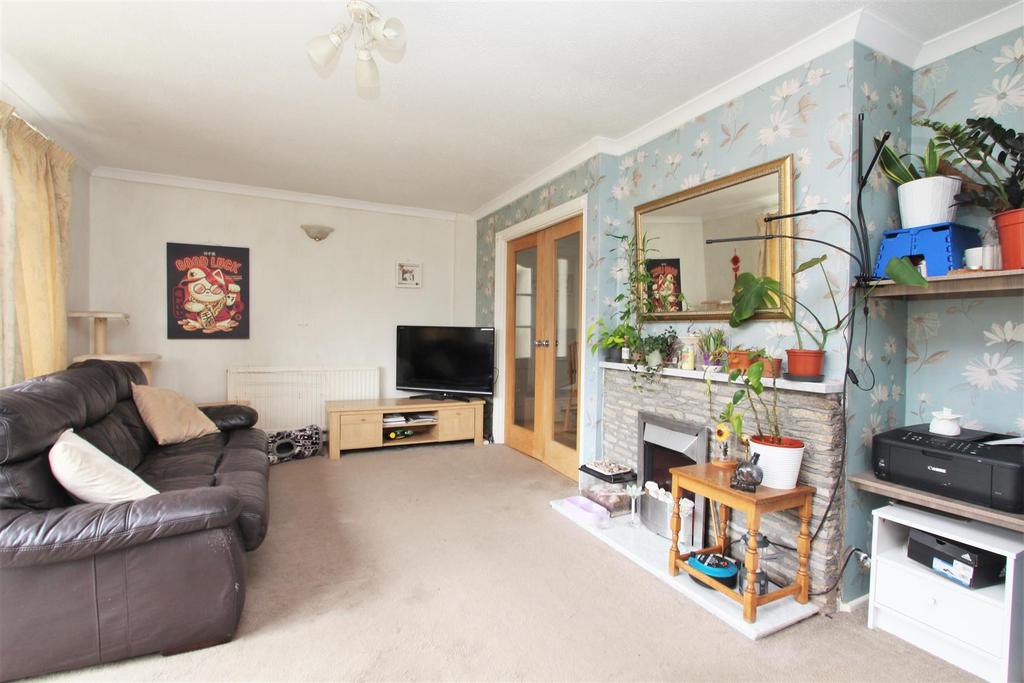 Waveney Road, Keynsham, Bristol 3 bed semidetached house for sale £