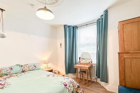 1 bedroom flat for sale - Pylle Hill Crescent, Totterdown, Bristol, BS3 4TZ