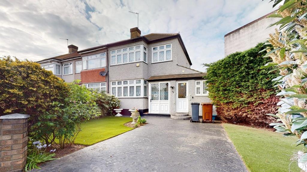 Stanley Avenue, Dagenham, RM8 3 bed end of terrace house £450,000