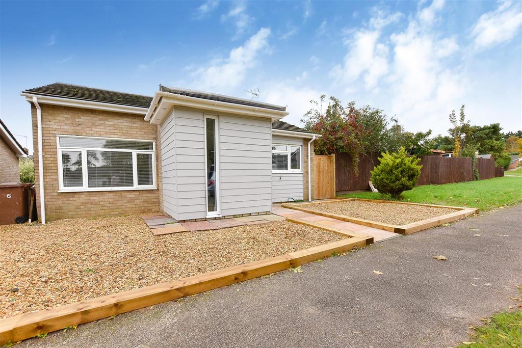 The Cedars, Lakenheath 3 bed detached bungalow £1,500 pcm (£346 pw)