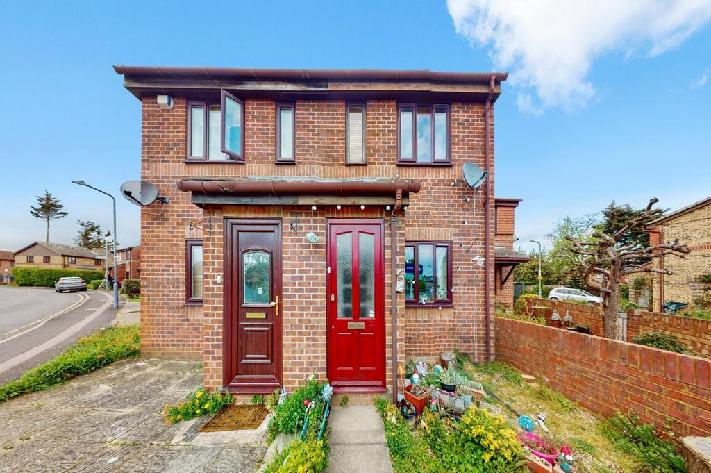 Gibson Road, Dagenham, RM8 2 bed terraced house for sale £350,000