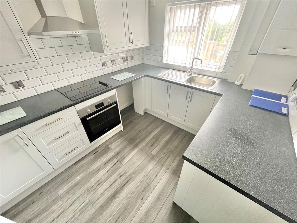 Lyneham Road, Luton 2 bed apartment £1,200 pcm (£277 pw)