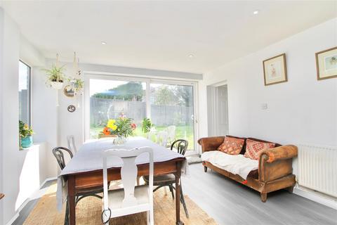 8 Ash Close, Fulbeck, Grantham, NG32 3JY