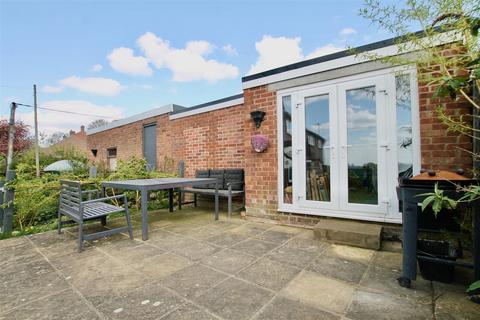 8 Ash Close, Fulbeck, Grantham, NG32 3JY