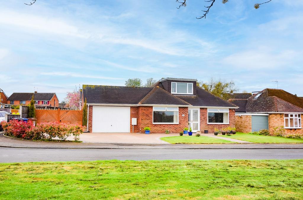 Furnivall Crescent, Lichfield, WS13 3 bed detached bungalow £450,000