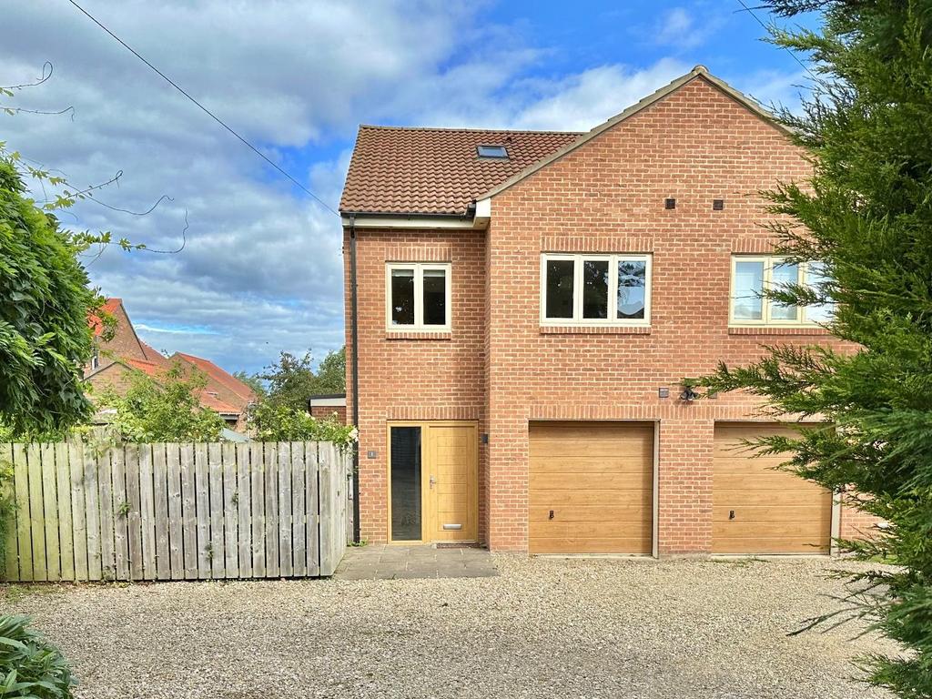 Peacock Mews, North End, Raskelf, York 4 bed semidetached house for