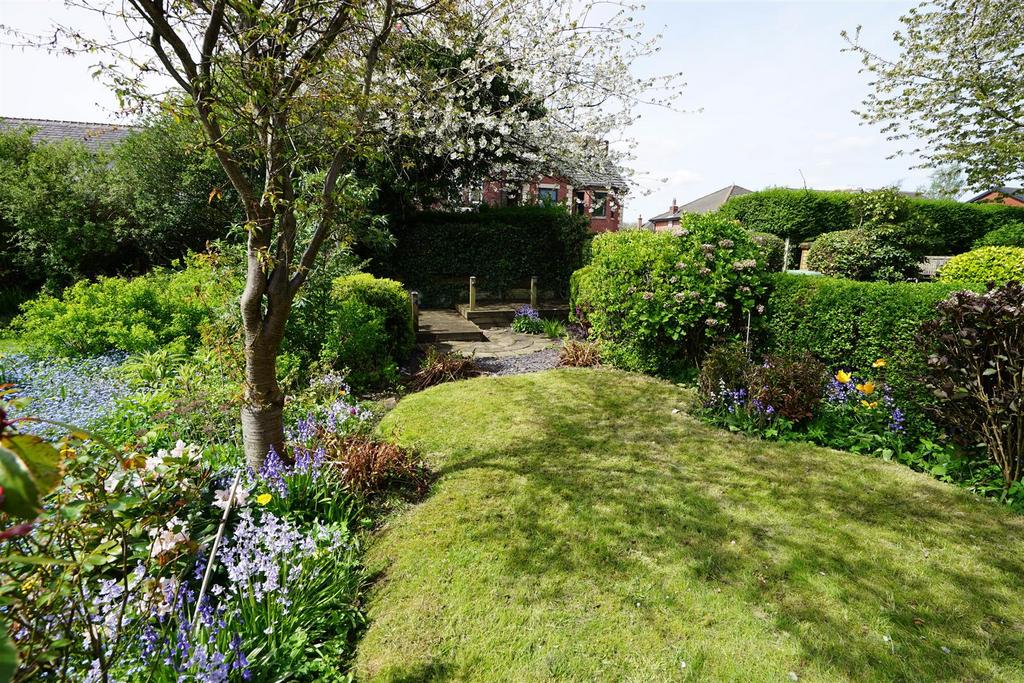 Hall Lane, Hindley, Wigan 3 bed semidetached house £240,000