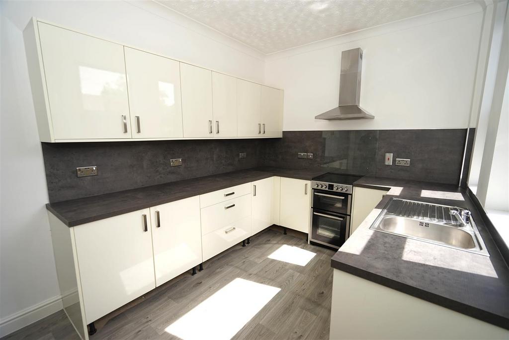 Hall Lane, Hindley, Wigan 3 bed semidetached house £240,000