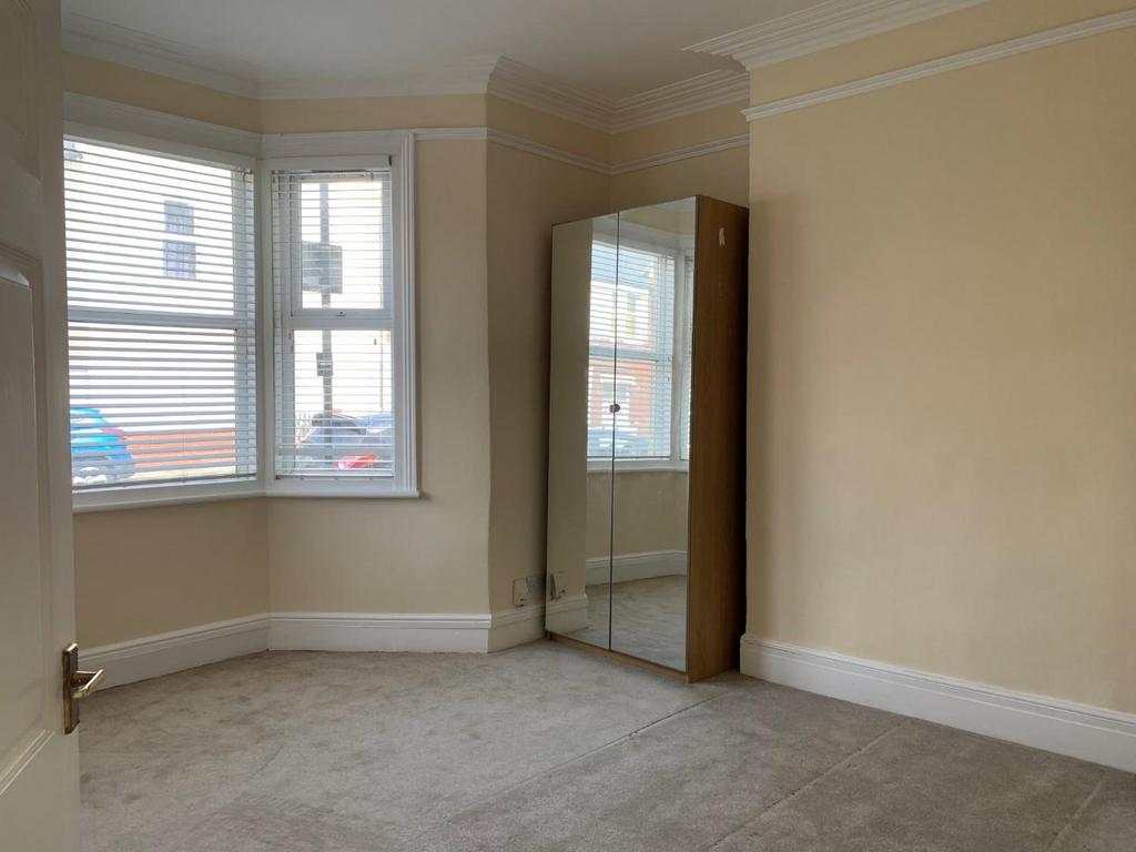 Bedroom b.jpg