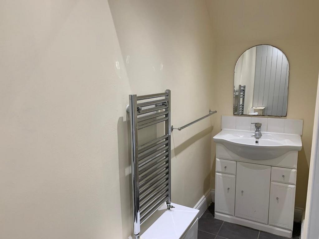 Bathroom 2.jpg