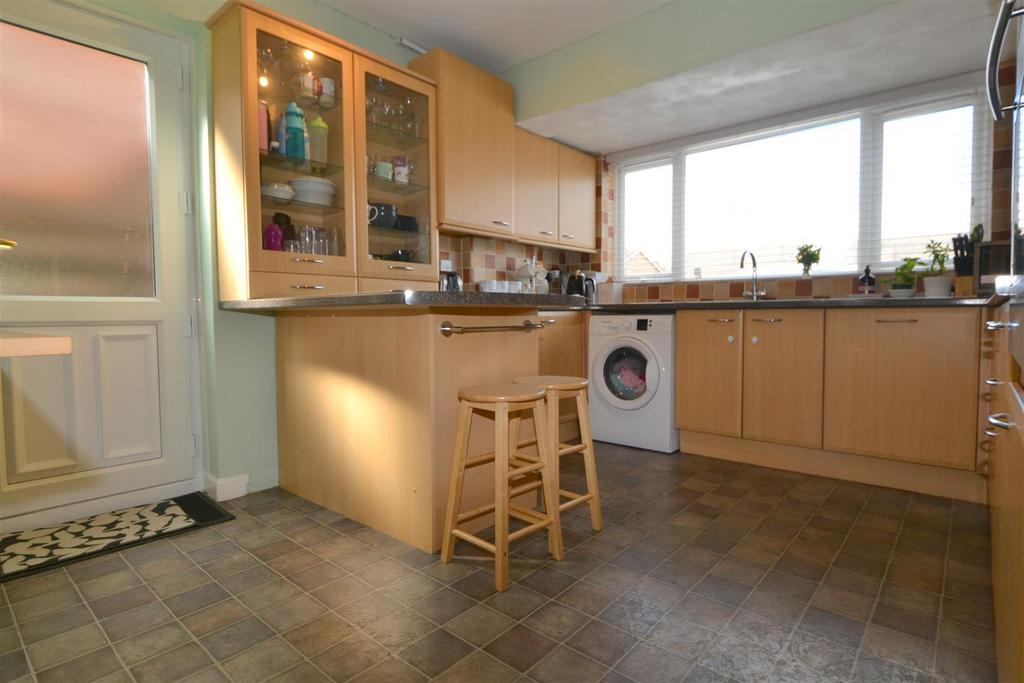Arosa Drive, Malvern 3 bed semidetached house £305,000