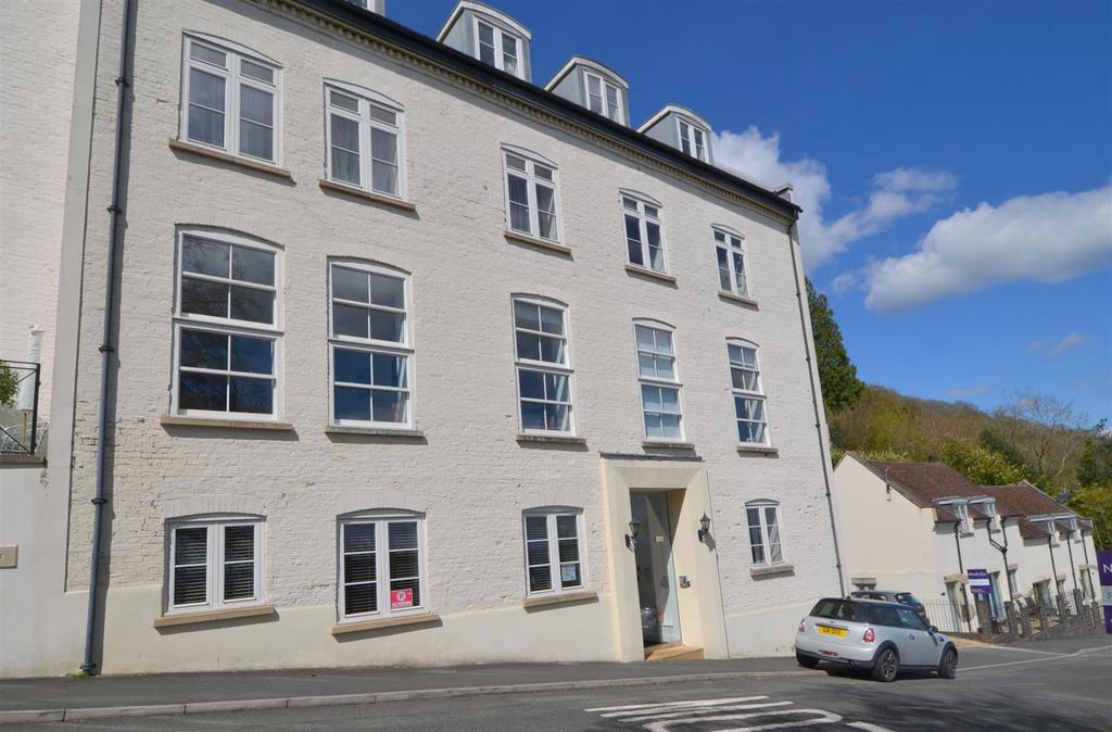 Holywell Road, Malvern 2 bed apartment £220,000