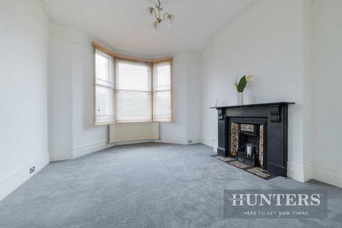 2 bedroom flat for sale, Portsmouth Road, Thames Ditton