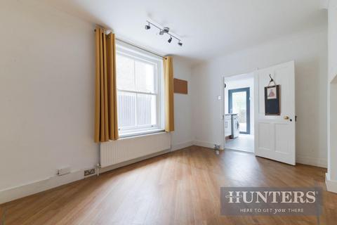 2 bedroom flat for sale, Portsmouth Road, Thames Ditton