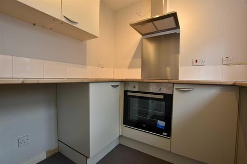 2 bedroom terraced house to rent, Castle Road, Wellingborough