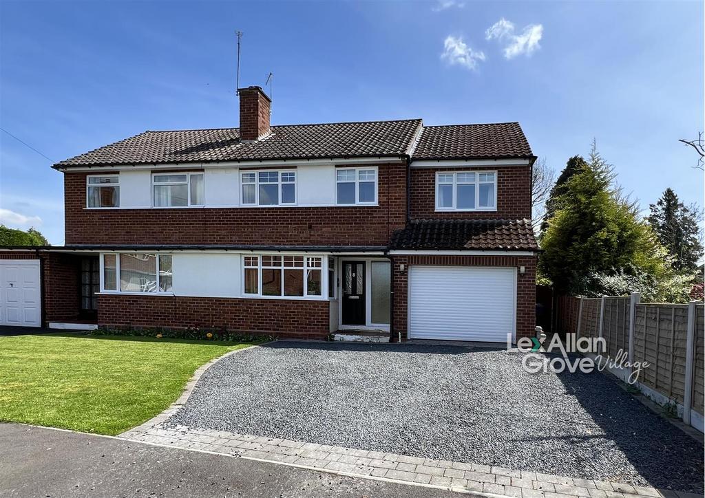Worcester Close, Hagley, Stourbridge 4 bed semidetached house £485,000