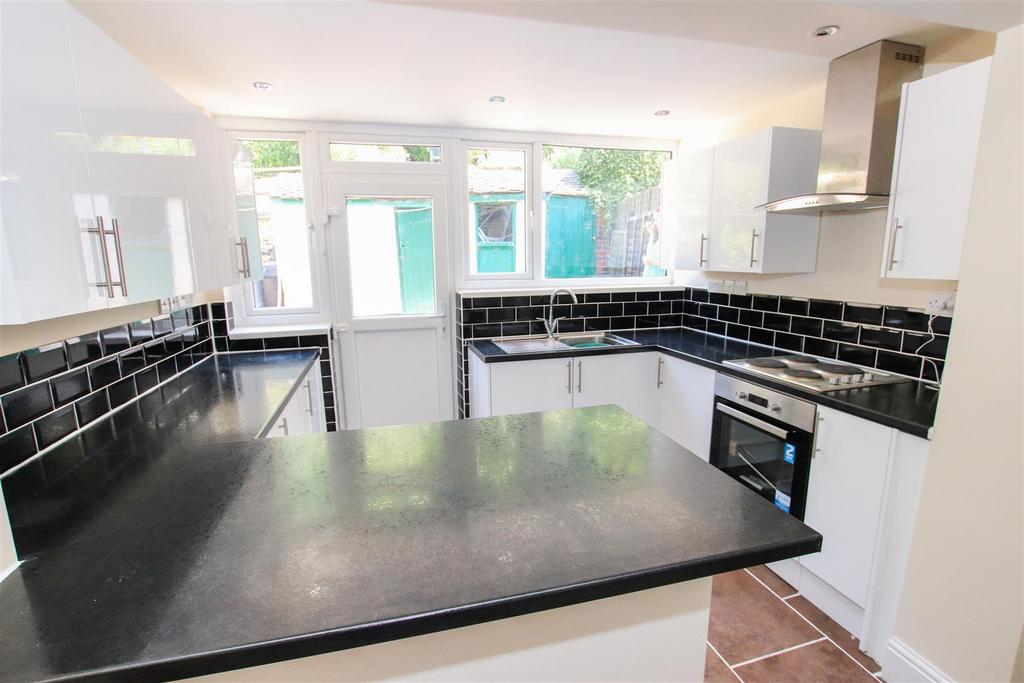 Hougher Wall Road, Audley... 2 bed cottage £600 pcm (£138 pw)