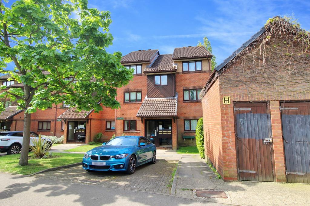 Pavilion Way, Edgware, HA8 1 bed apartment for sale £239,950