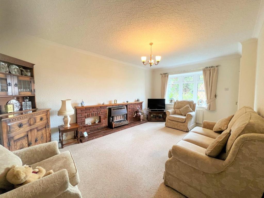 Bull Street, Gornal Wood, Dudley 2 bed semidetached house for sale £