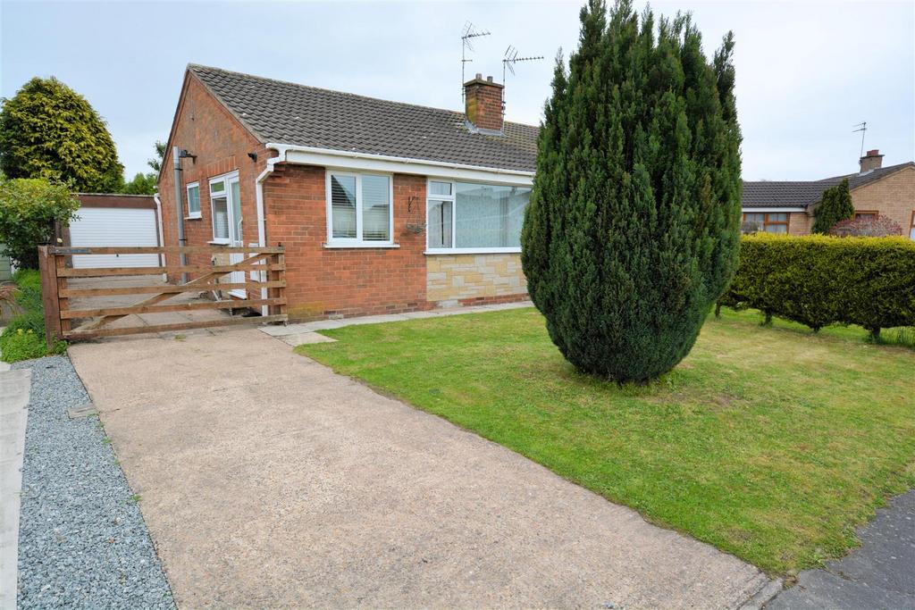 Bridle Walk, Selby 2 bed semidetached bungalow for sale £190,000