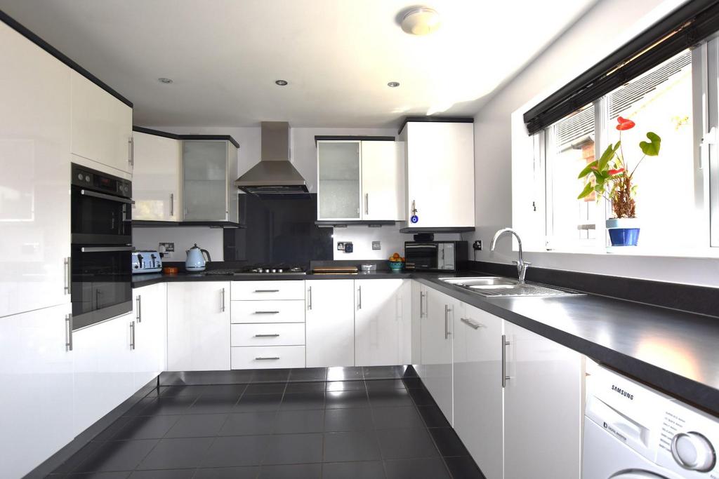 Kitchen/Breakfast Room