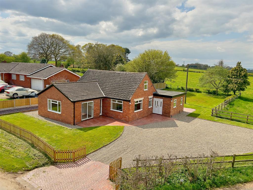 Ellesmere Road, Bronington, Whitchurch. 4 bed detached house for sale