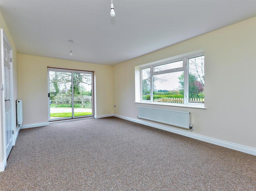 Ellesmere Road, Bronington, Whitchurch. 4 bed detached house for sale