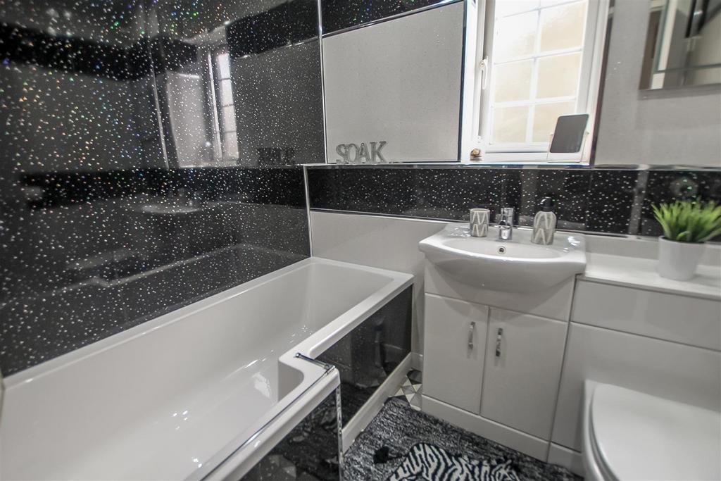 Family Bathroom/WC