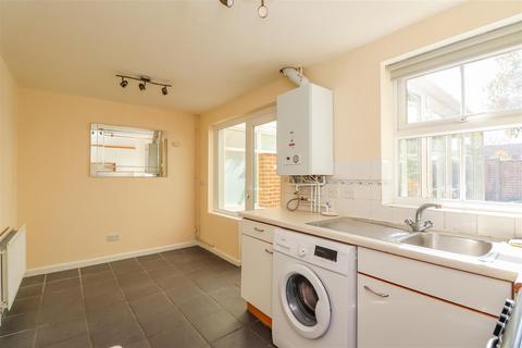 56 Earles Meadow, Horsham, RH12 4HR