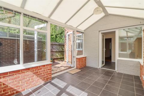 56 Earles Meadow, Horsham, RH12 4HR