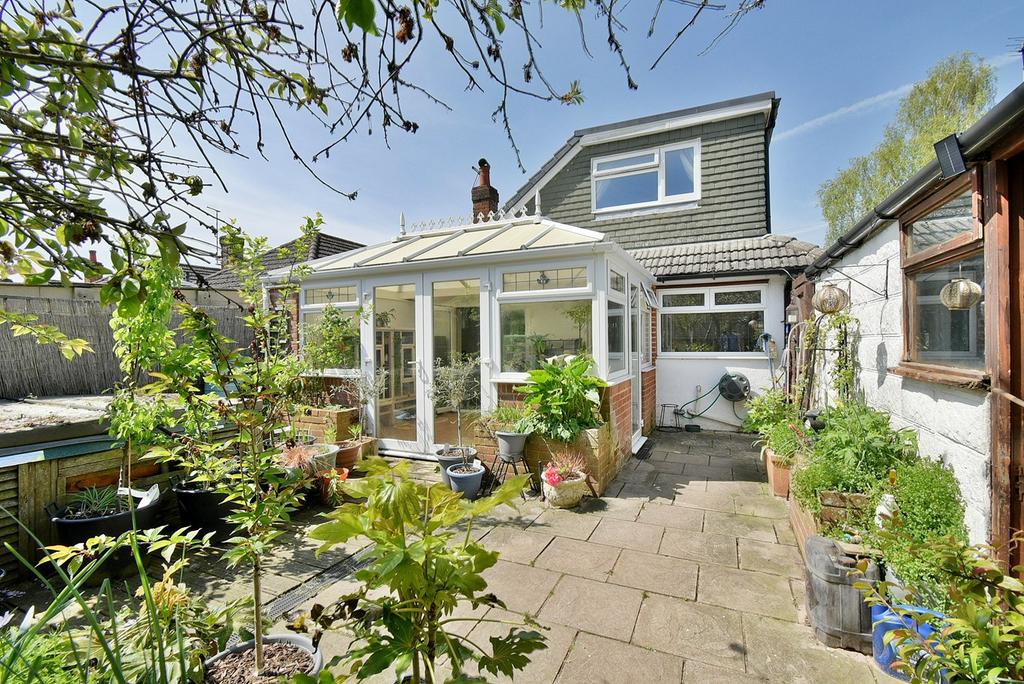 Markham Avenue, Bournemouth, BH10 3 bed detached bungalow - £380,000