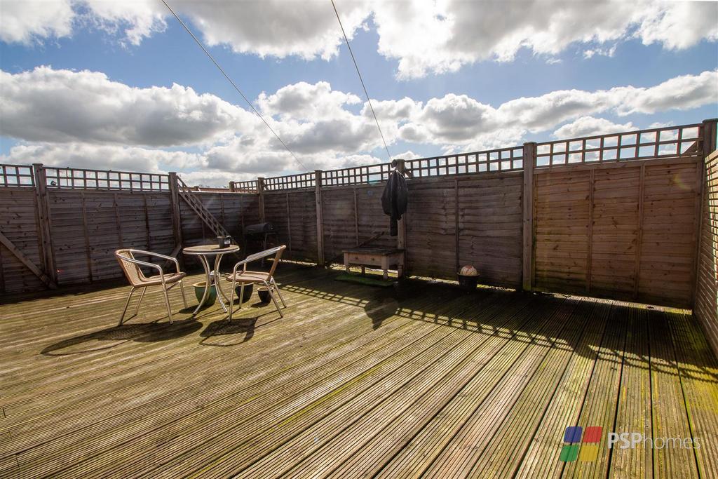America Lane, Haywards Heath 2 bed flat £225,000