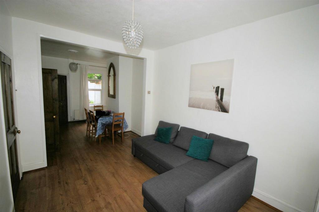 Richmond Hill, Luton 3 bed terraced house for sale £300,000