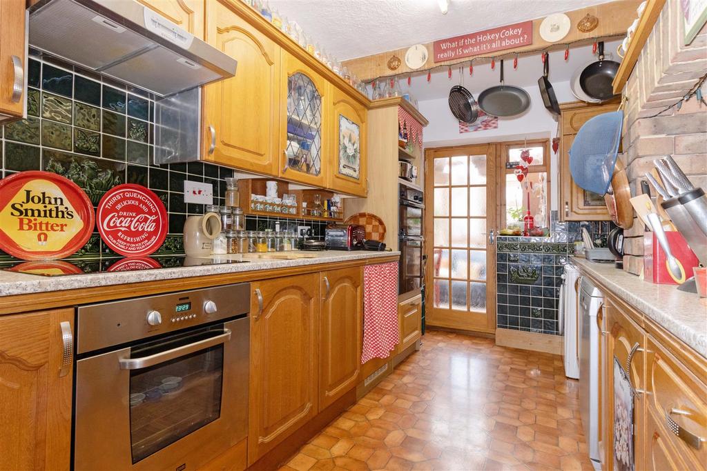 Malvern Close, Worthing 3 bed terraced house for sale £450,000