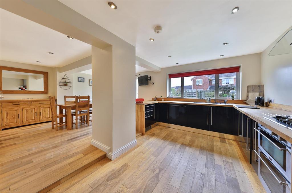 Bellmans Croft, Copmanthorpe, York 4 bed semidetached house £375,000
