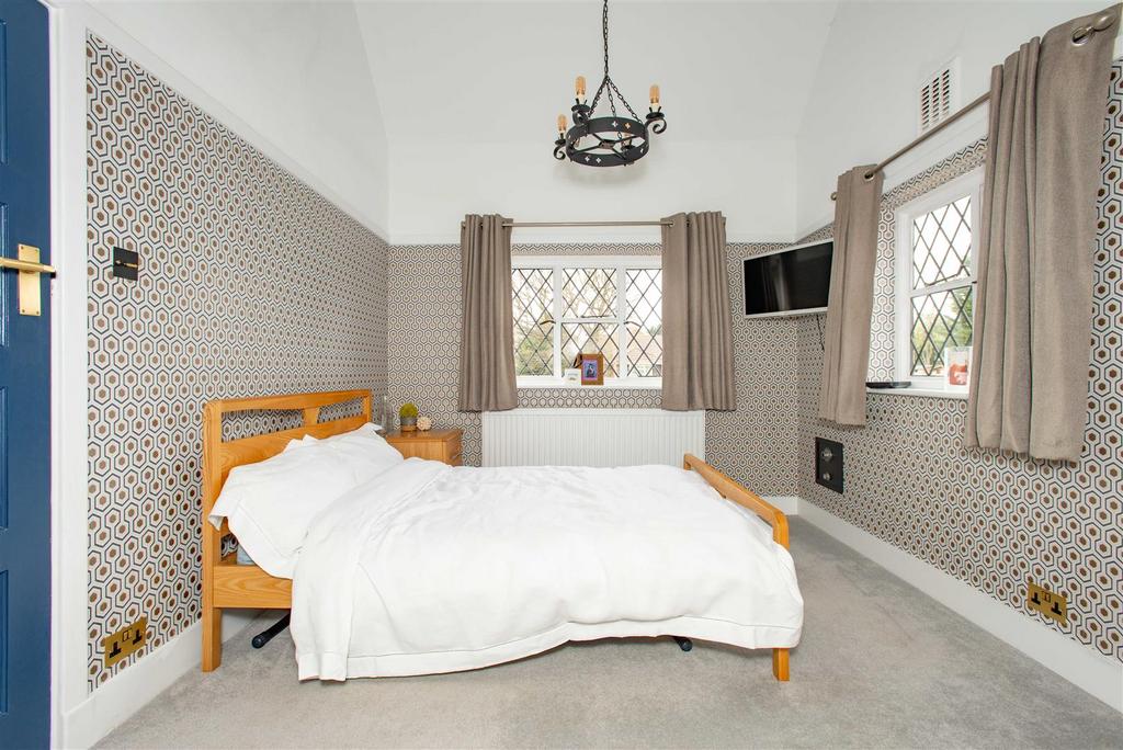 Bedroom 1.jpg