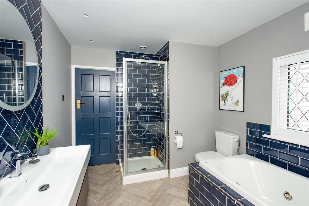 Bathroom 1.jpg